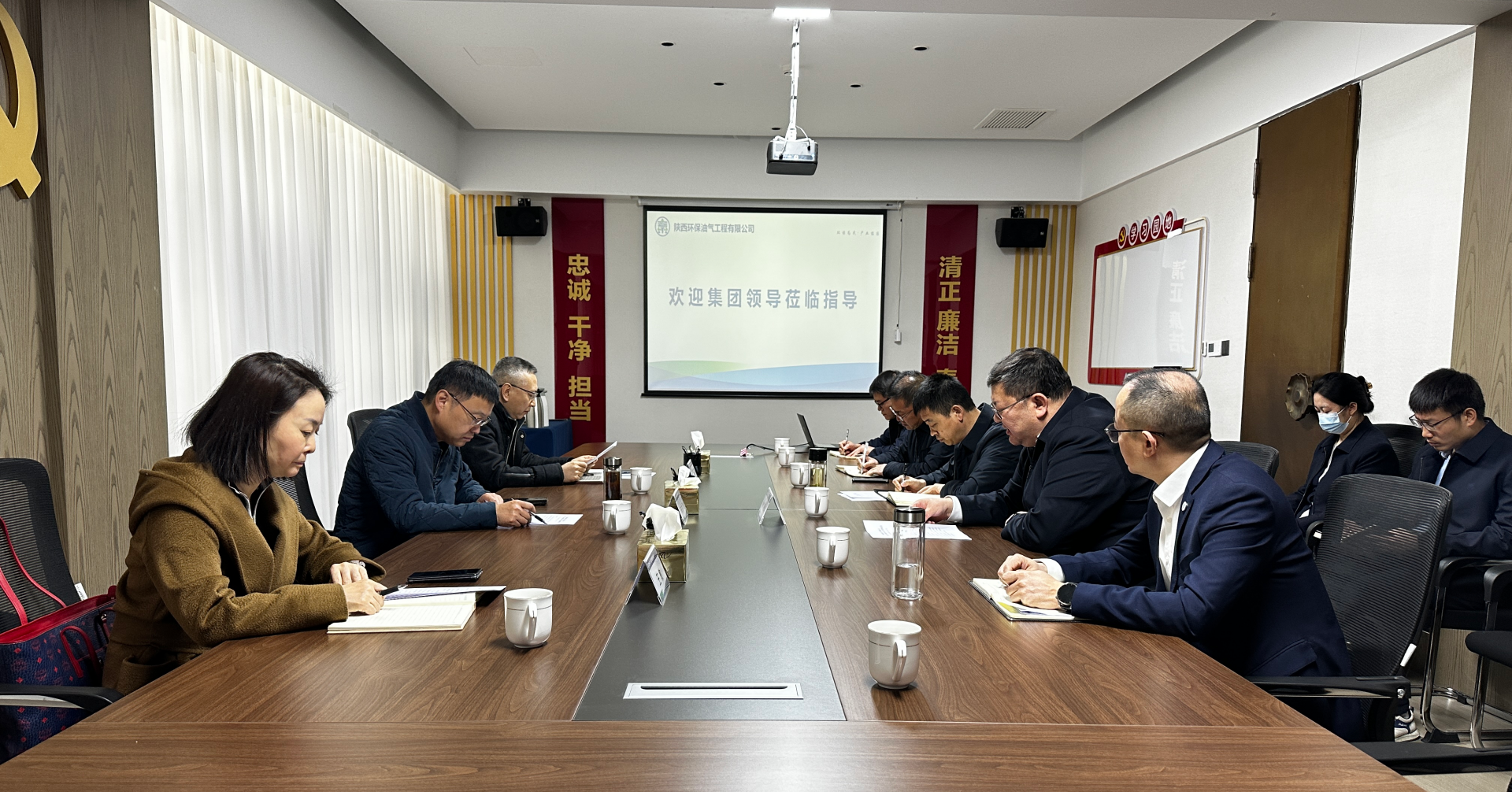 宋世杰在油气工程公司督导沉点项目建设和出产经营工作 宋世杰在油气工程公司督导沉点项目建设和出产经营工作